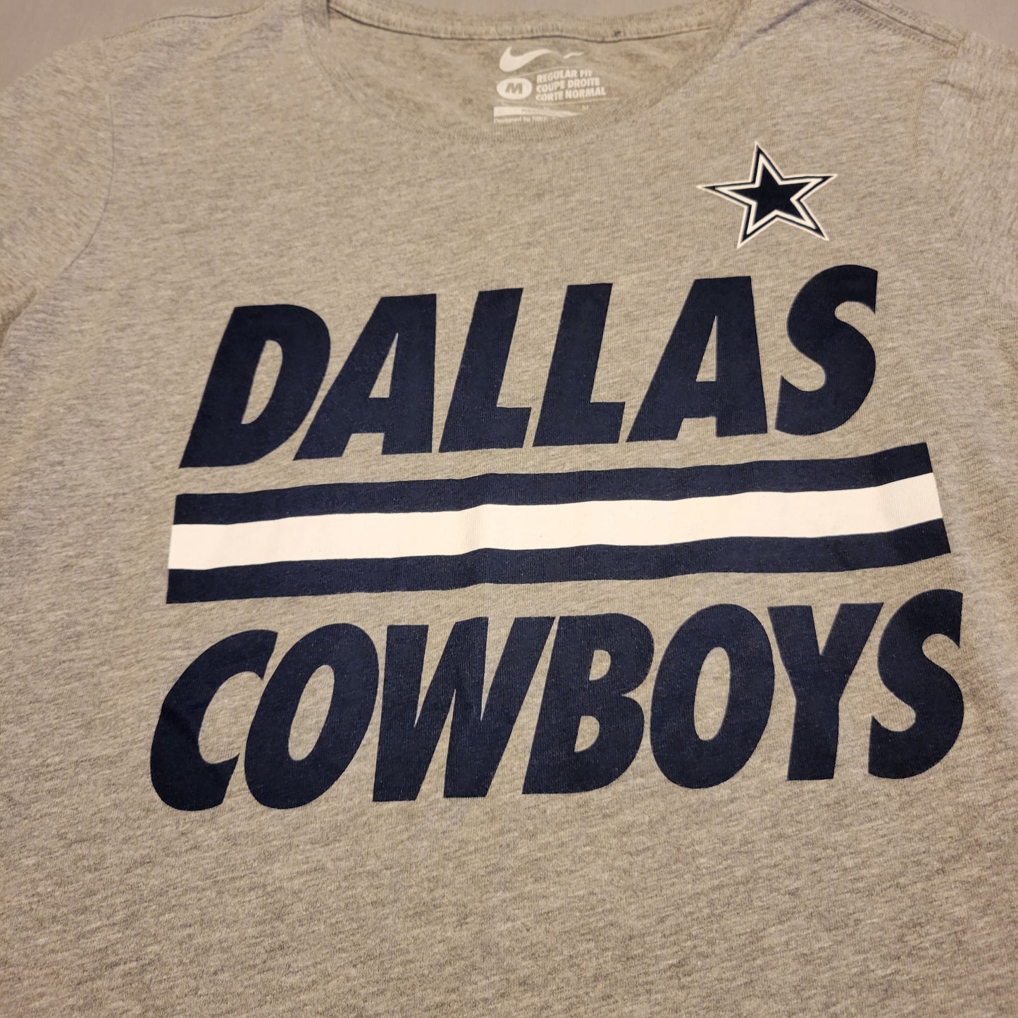 Pre-Owned Women's Medium (M) NFL Dallas Cowboys Grey T-Shirt
