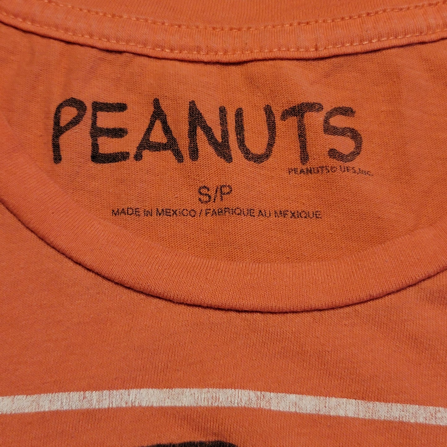Women's Small (S) Peanuts "Love Stinks" T-Shirt