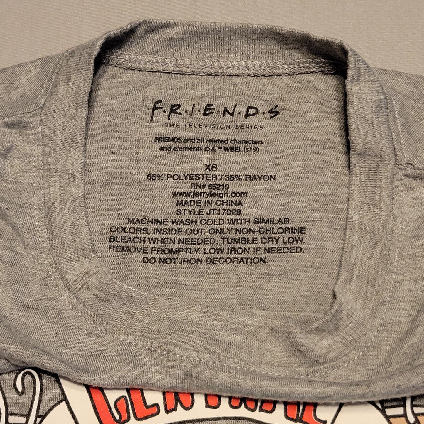 Pre-Owned Women's Extra Small (XS) Gray F.R.I.E.N.D.S Central Perk T-Shirt