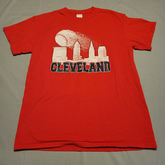Pre-Owned Men's Medium (M) Red Cleveland Cityscape Baseball T-Shirt