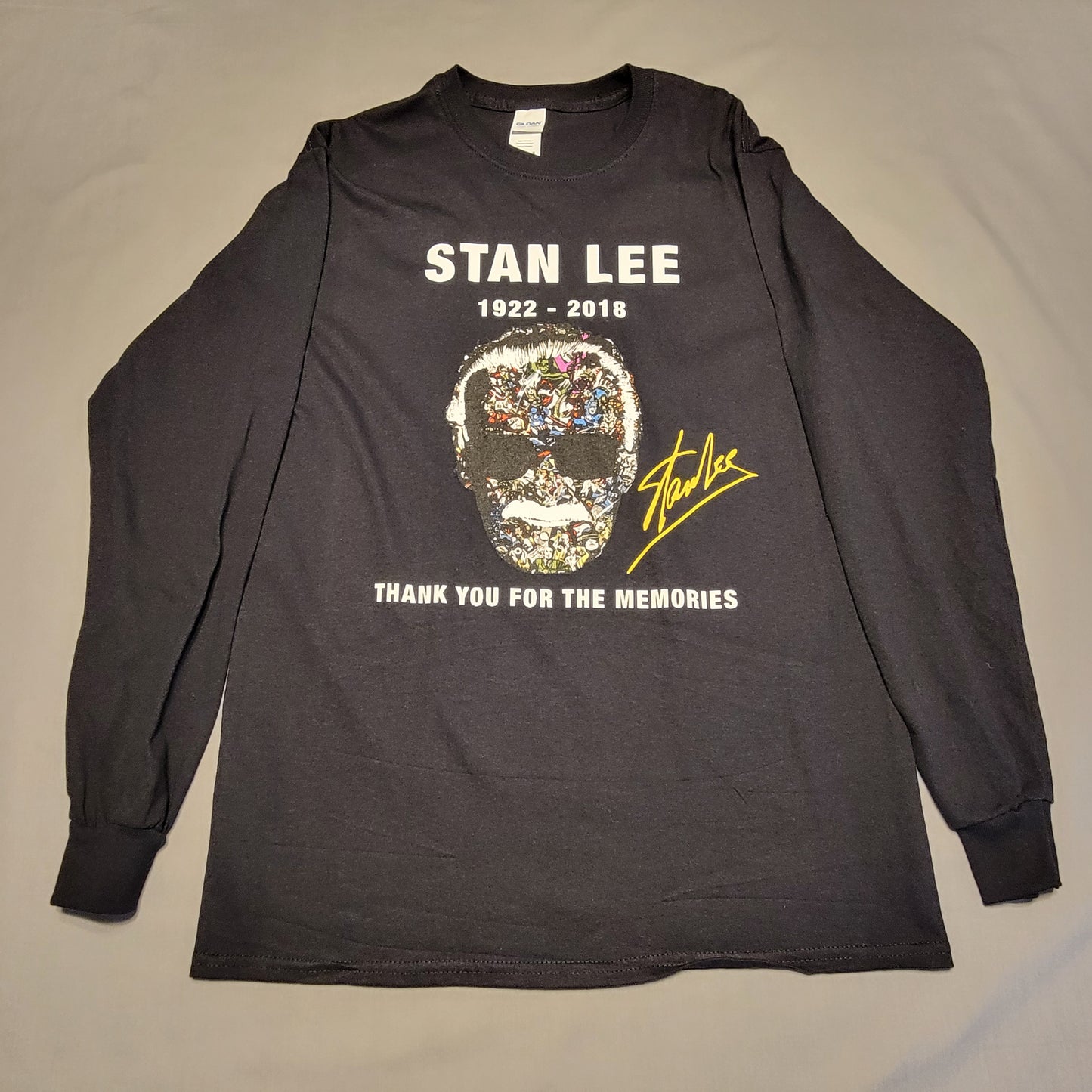 Pre-Owned Medium (M) Marvel Stan Lee "Thank you for the memories" Long Sleeve Shirt