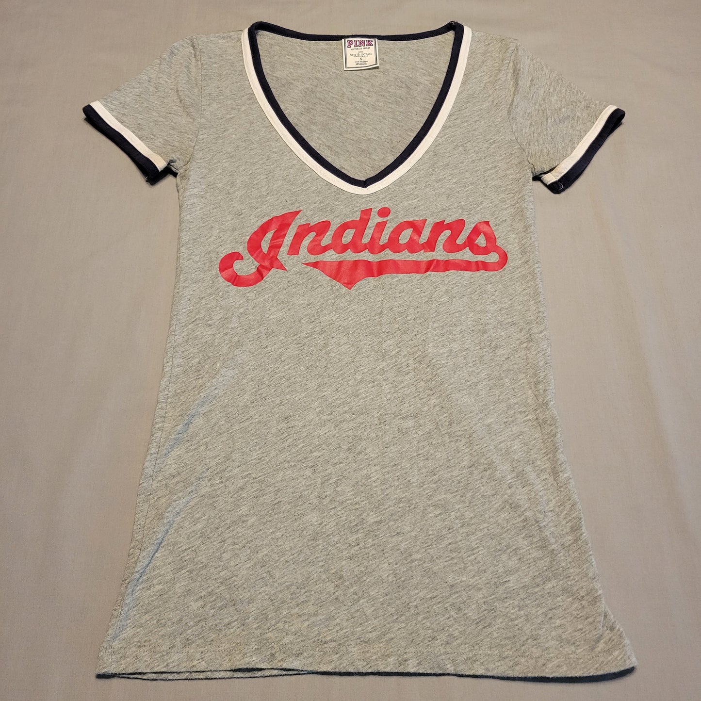 Pre-Owned Women's Small (S) MLB Cleveland Indians (Guardians) Baseball V-Neck Shirt