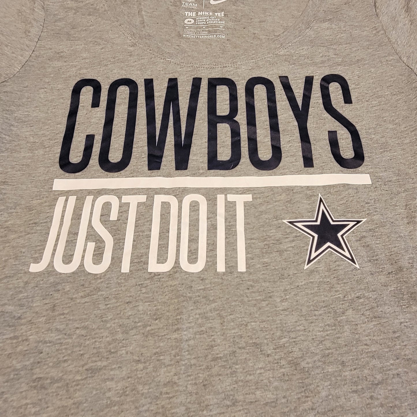 Pre-Owned Women's Medium (M) NFL Dallas Cowboys "Just Do It" Grey V-Neck T-Shirt